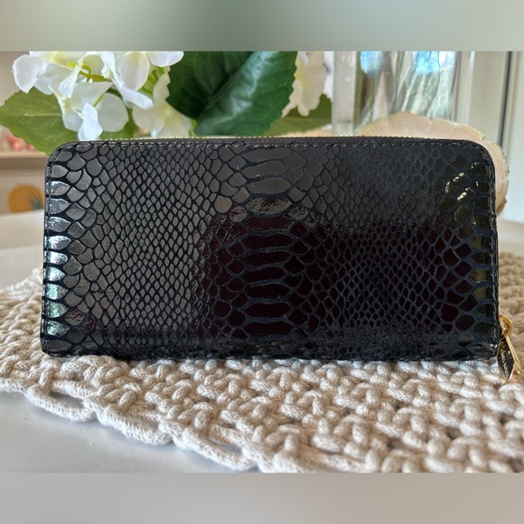 Michael Kors Wallet - Picture 3 of 6
